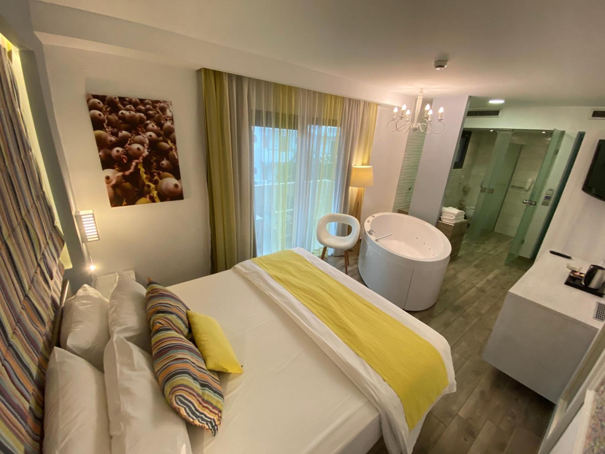 Kyknos Beach Hotel & Bungalows มาเลีย ภายนอก รูปภาพ