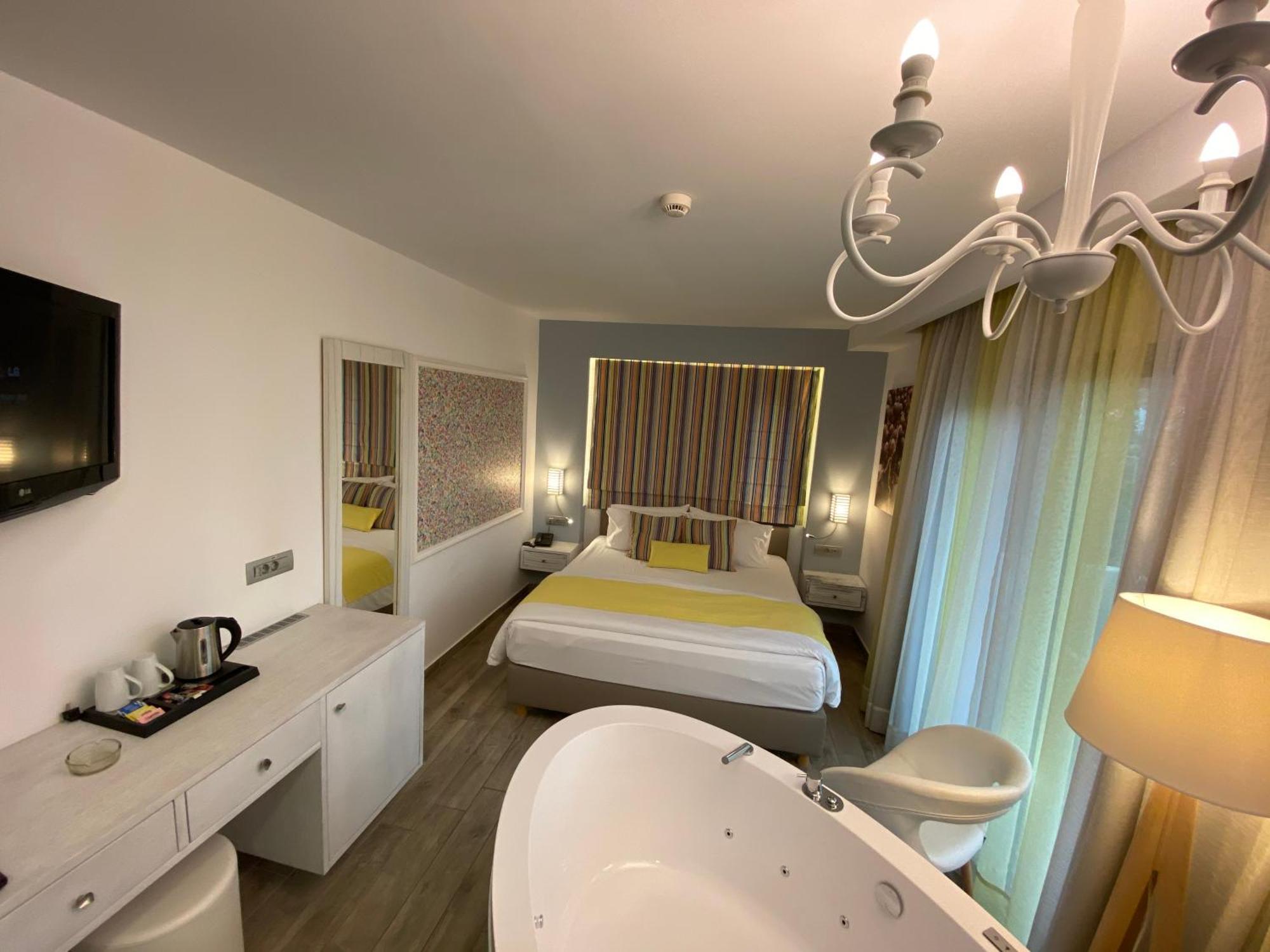 Kyknos Beach Hotel & Bungalows มาเลีย ภายนอก รูปภาพ