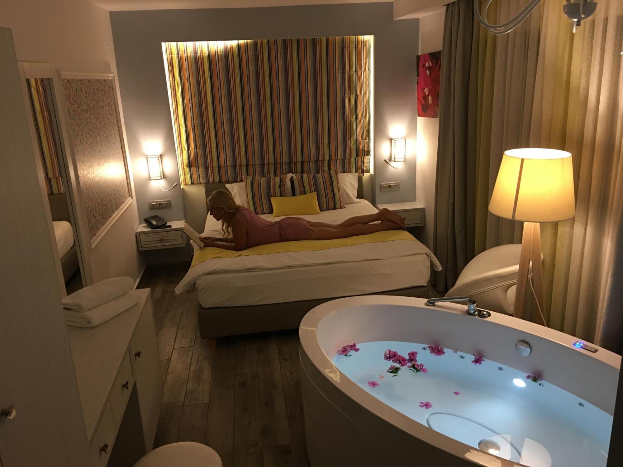 Kyknos Beach Hotel & Bungalows มาเลีย ภายนอก รูปภาพ