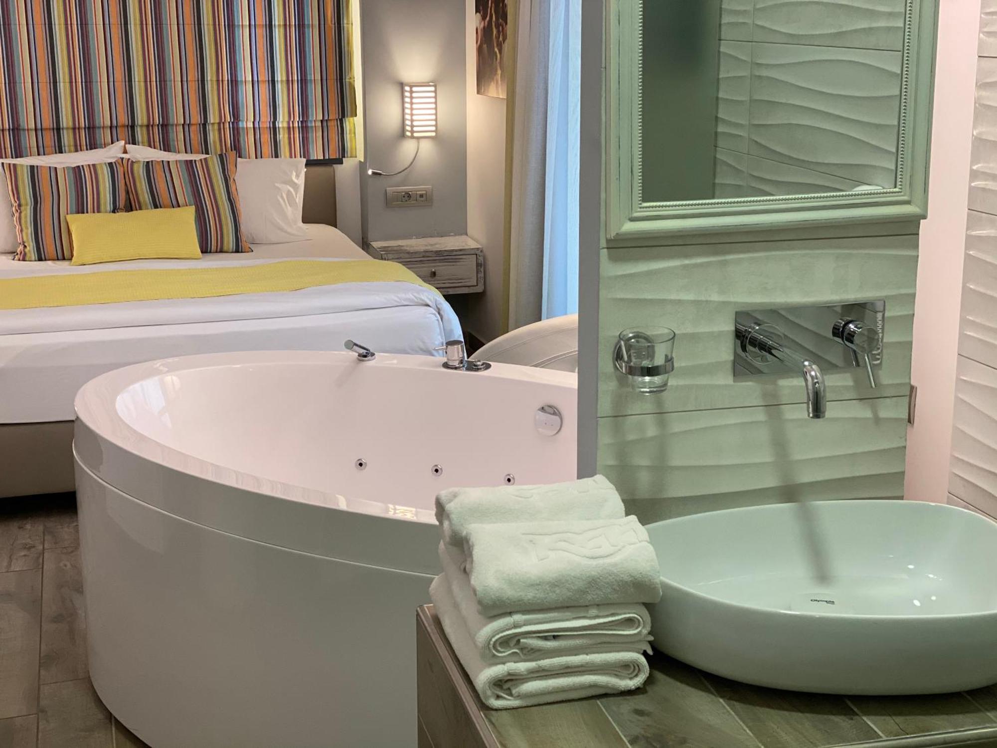 Kyknos Beach Hotel & Bungalows มาเลีย ภายนอก รูปภาพ