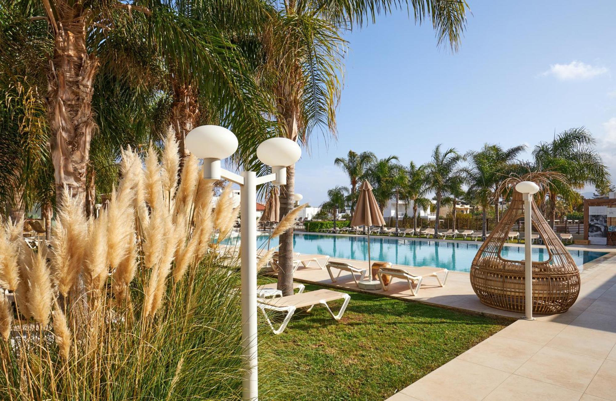 Kyknos Beach Hotel & Bungalows มาเลีย ภายนอก รูปภาพ